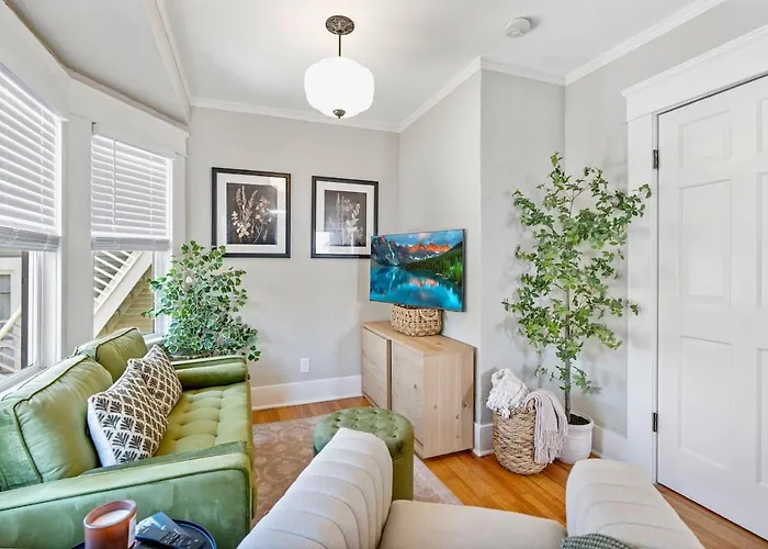 The Downtown Carriage Flat