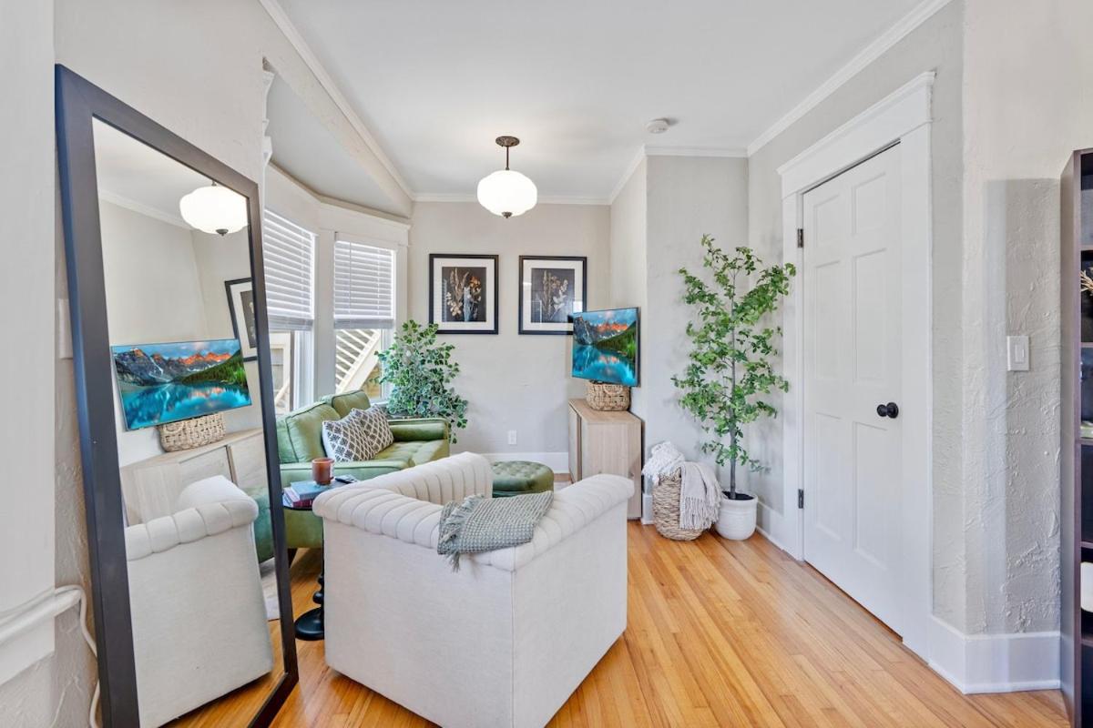 The Downtown Carriage Flat * San Diego