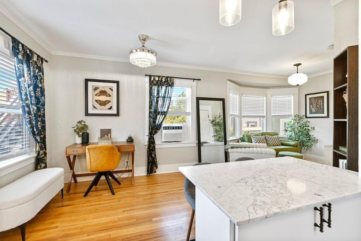 The Downtown Carriage Flat Apartment